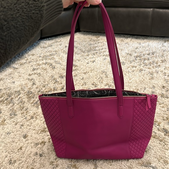 Vera Bradley purse in GUC! - Picture 3 of 8